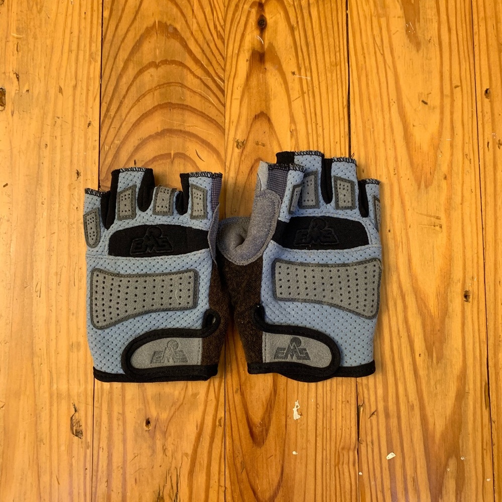 Cycling fingerless gloves